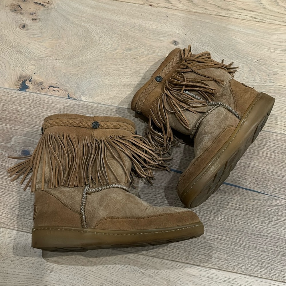 Minnetonka Fringe Shearling Boots